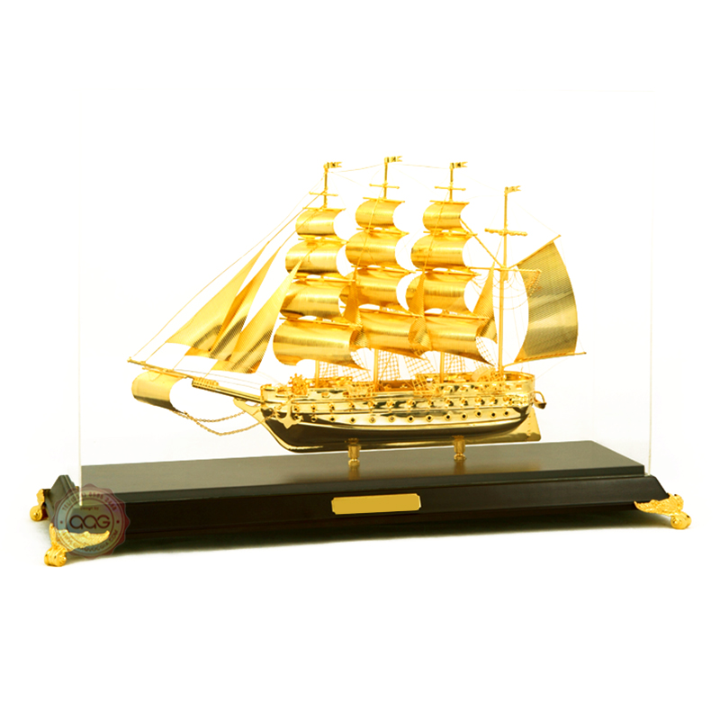 Thuyền buồm mạ vàng quà tặng mô hình thuận buồm xuôi gió dát vàng 24k